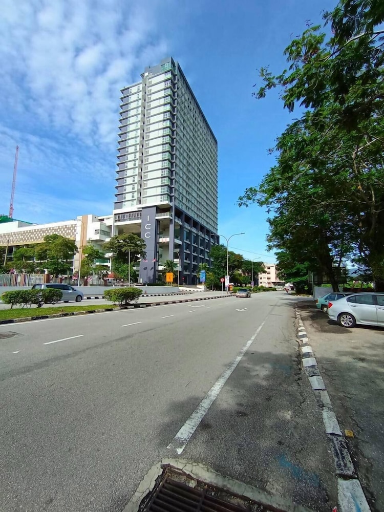 ICC Luxury Suites By Grab A Stay