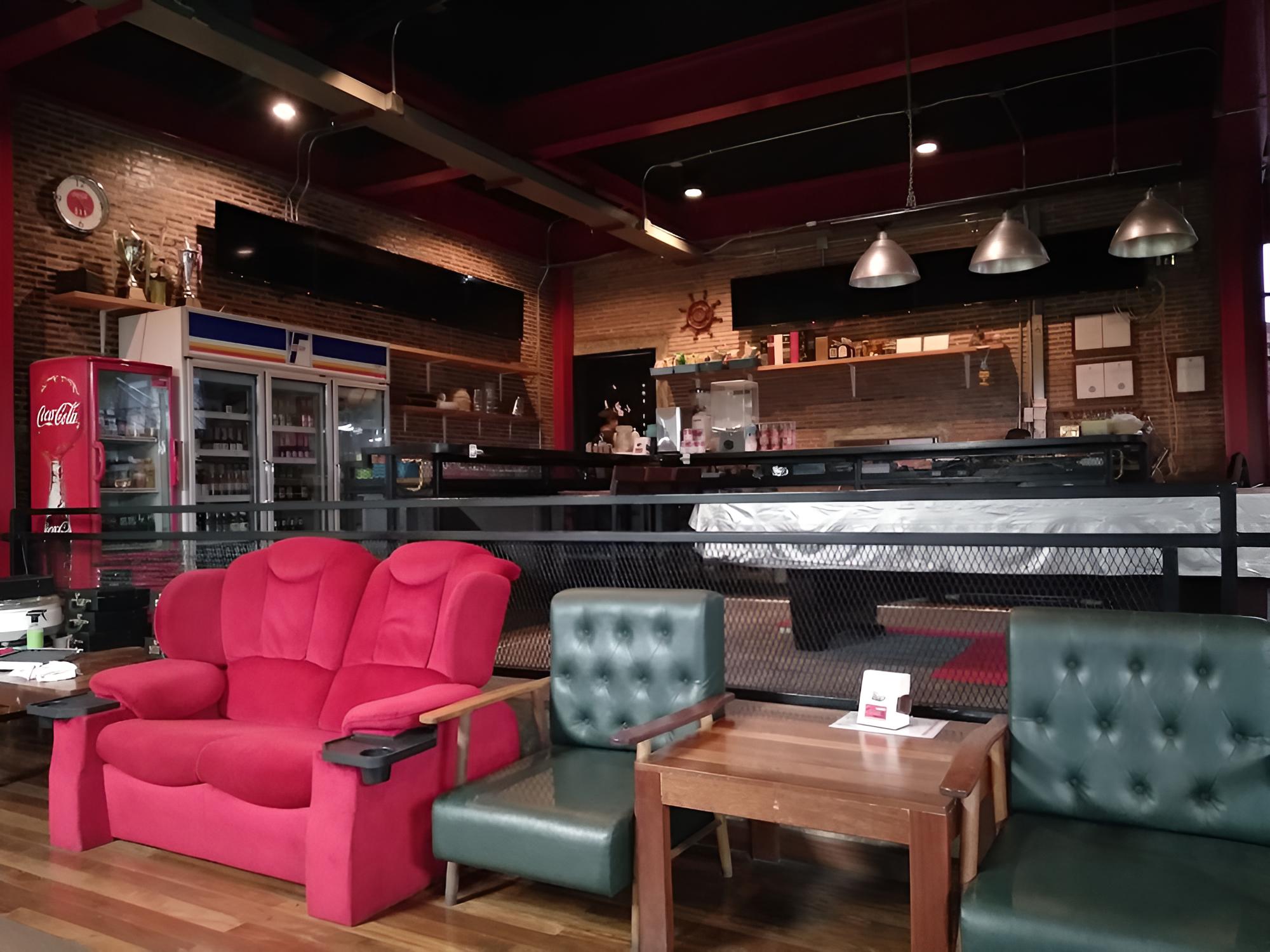 One Four Seven Hotel & Snooker Bar