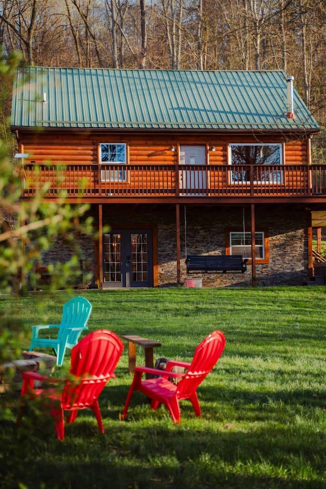 Cozy Cabin With Hot Tub - Near all in Hocking Hills