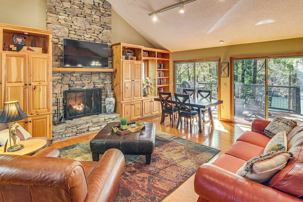 Festive Lakefront Escape: Blue Ridge Holiday Home