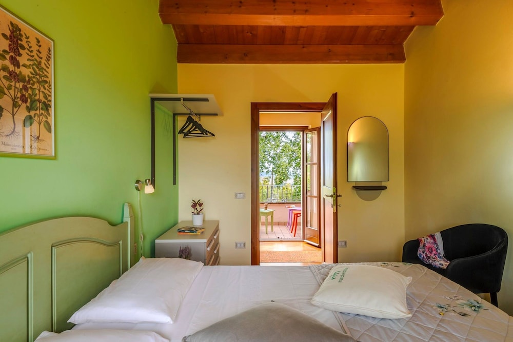 Casale Partemio 8 Marche Holiday Villas