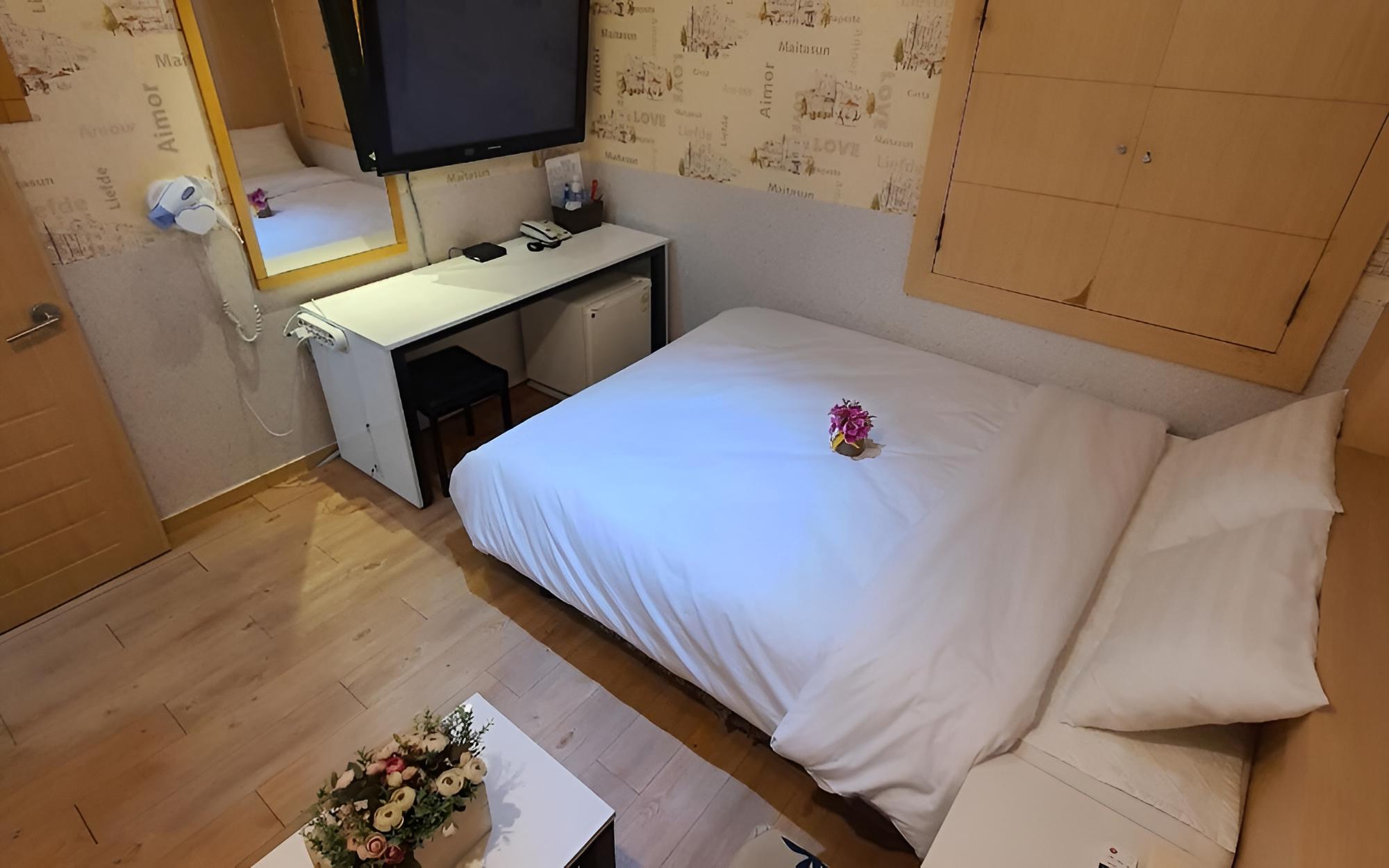 Yanggu Hyundai Motel view 4