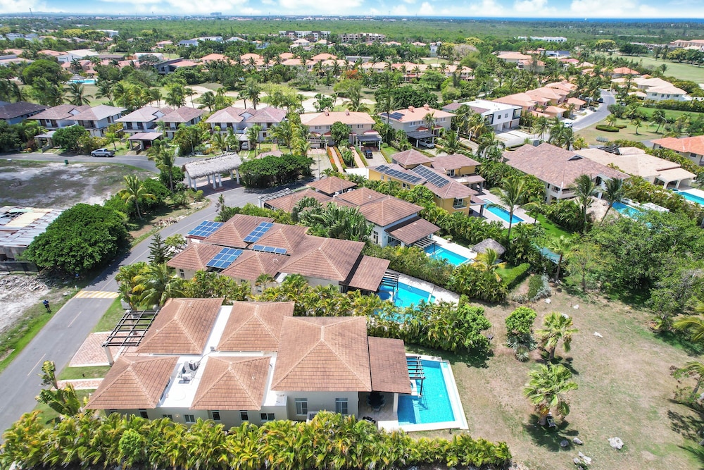 Golf Villa in Bavaro - Pool, Jacuzzi, Staff