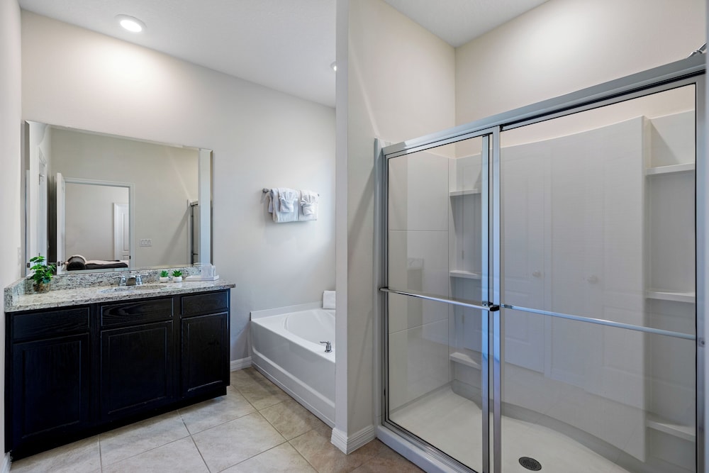 Solterra- LakeView - Private Pool & Spa
