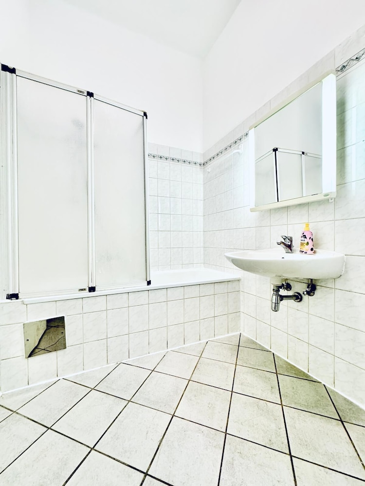 Affordable Cozy 3BR Apt Near FAC Platz