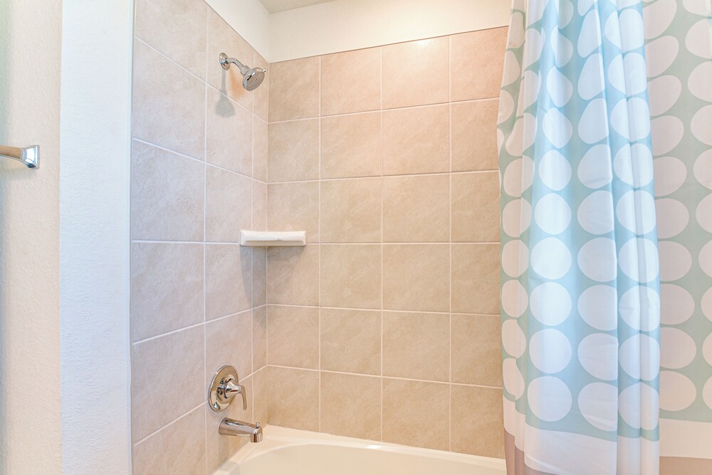 11 Mi to Beach: La Marque Home w/ Patio!