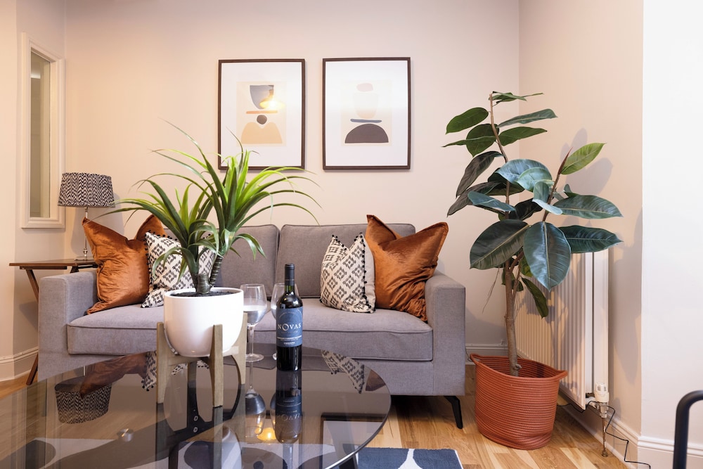 JOIVY Modern 1-bed flat in New Town