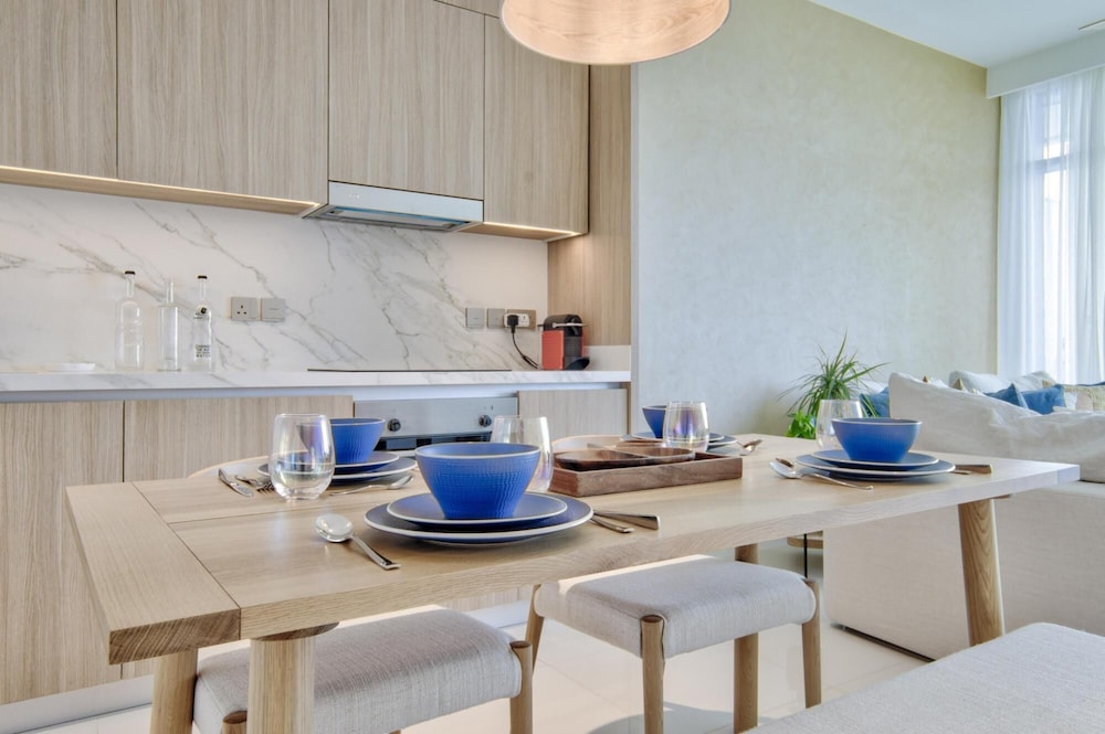 Luxury Sea View Living on Emaar Beachfront