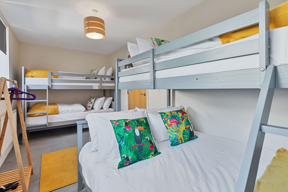 Brighton's Best BIG House 2 | By My Getaways view 4