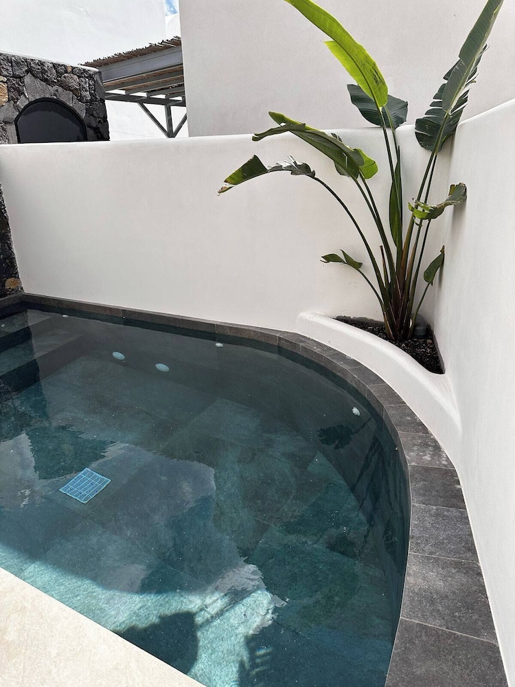 Erthā Suites with private pools