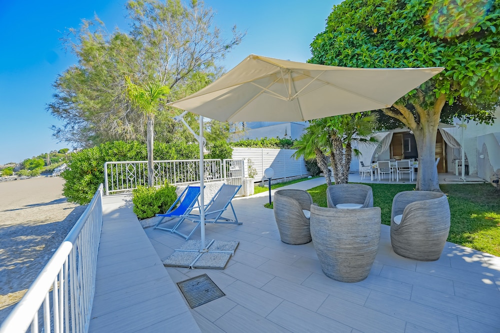 Luxury Villa on the Beach in Diamante, Sea View - Villa Ventre