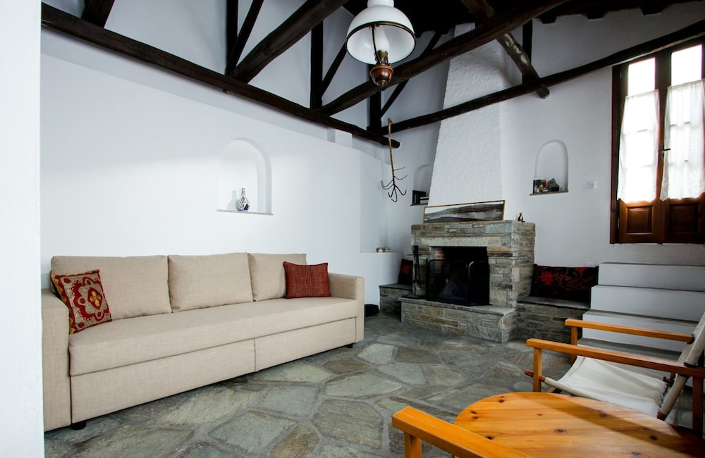 Secluded Cottage Guesthouse in the Mountains