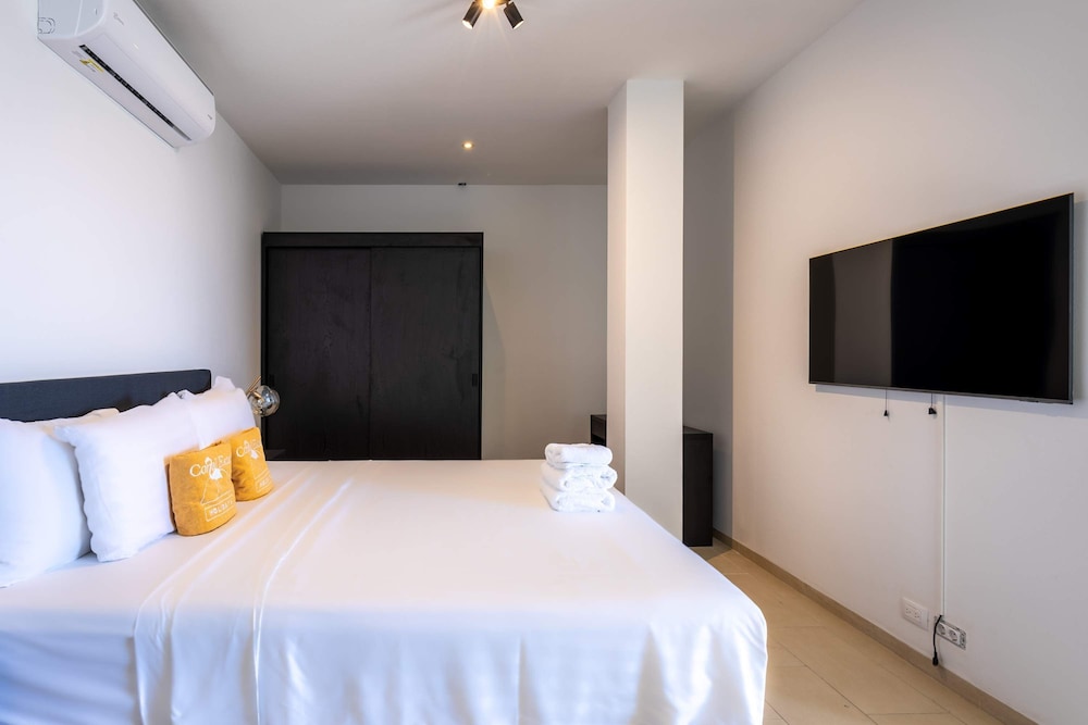 Villa Azure Vista 6BR Luxury Stay w 2 Pools