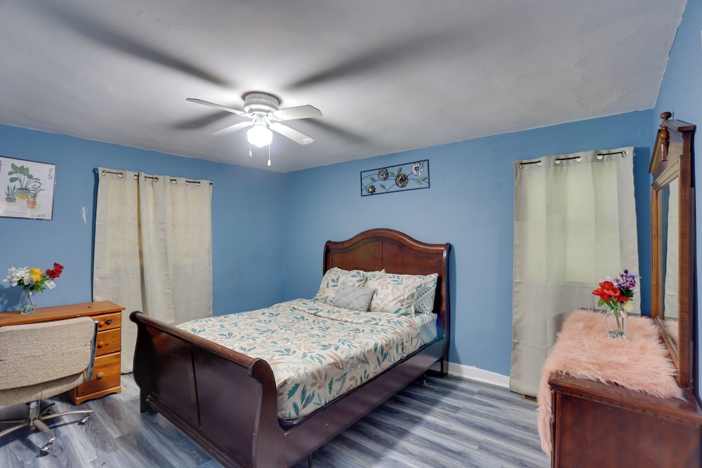 9 Mi to Hersheypark: Spacious Home w/ Deck