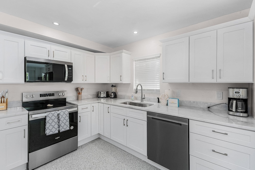 50 Starfish Shack: 3br/2ba Pool Home! 3 Bedroom Home