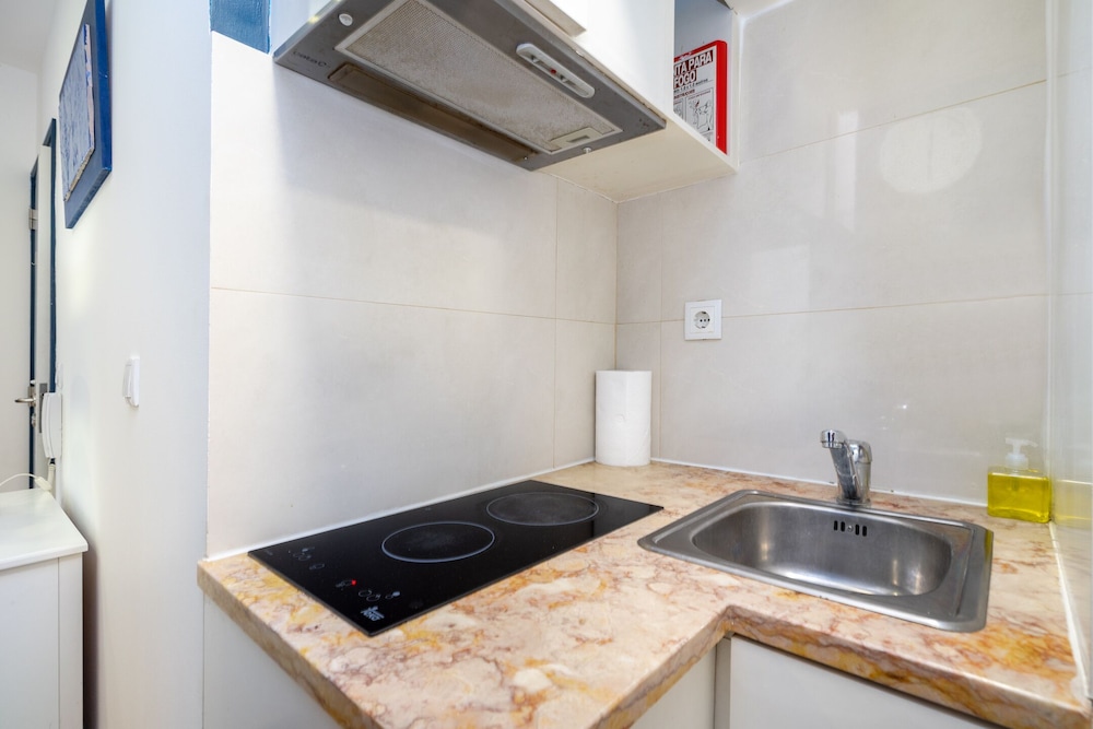 Central Minimalist 1-Bed Great To Explore Lisbon