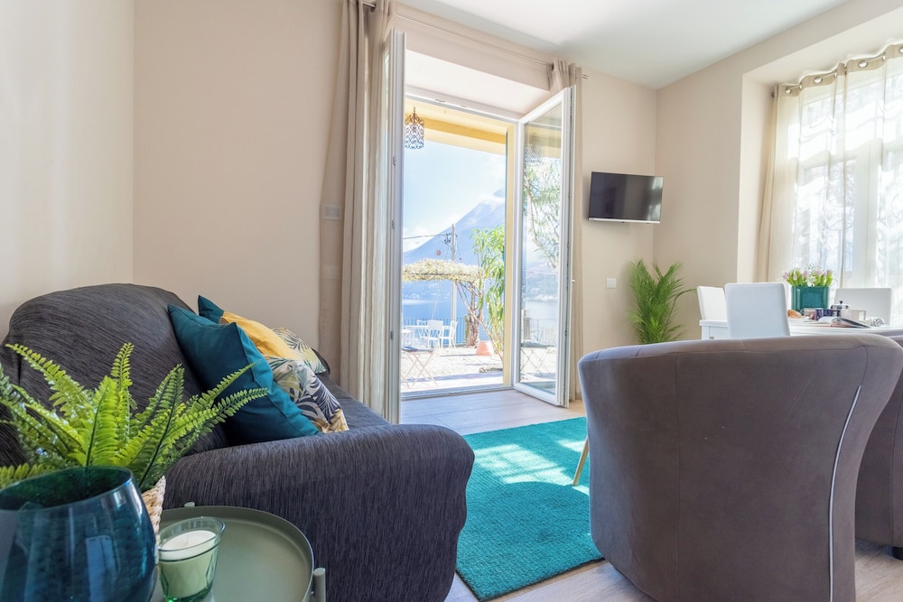 Lakeview Apartments by Rent all Como