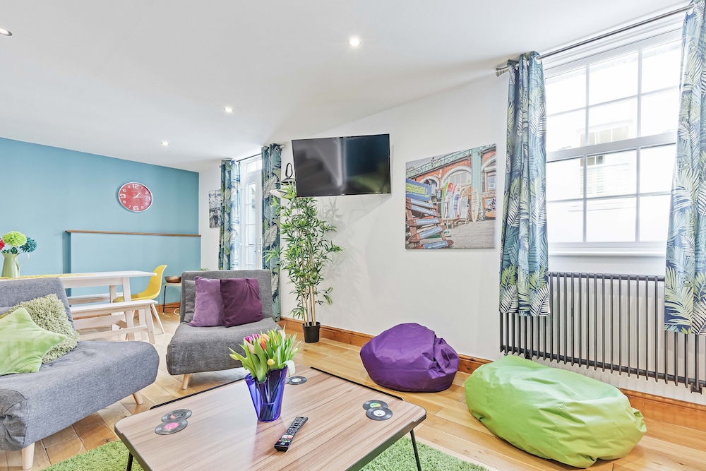 Pebble Mews House | By My Getaways | Parking for one small car