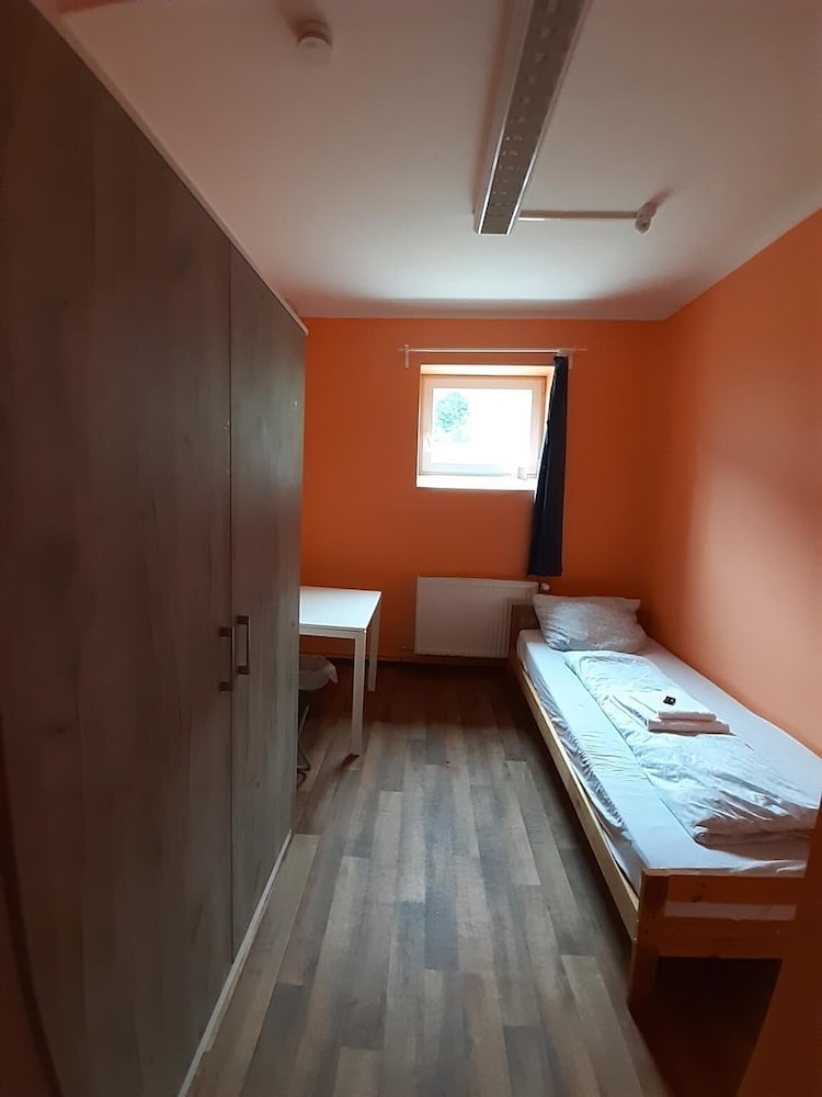 2-Rent Group Hostel Rooms&Apartments TUB19A