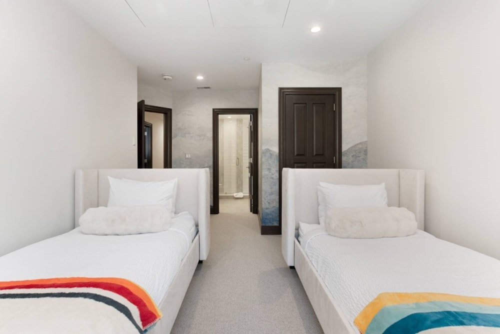 Luxury 3 Bedroom Condo in the Heart of Beaver Creek Village With Heated Pool
