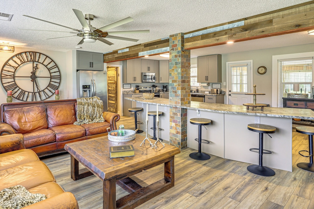 Fall & Football Vibes: Titus Retreat w/ Game Room