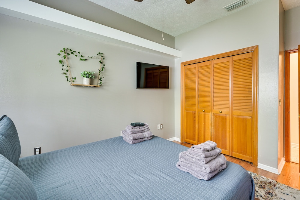 Tampa Vacations - Convenient Tampa Home: Lanai, Pool - Property Image 7