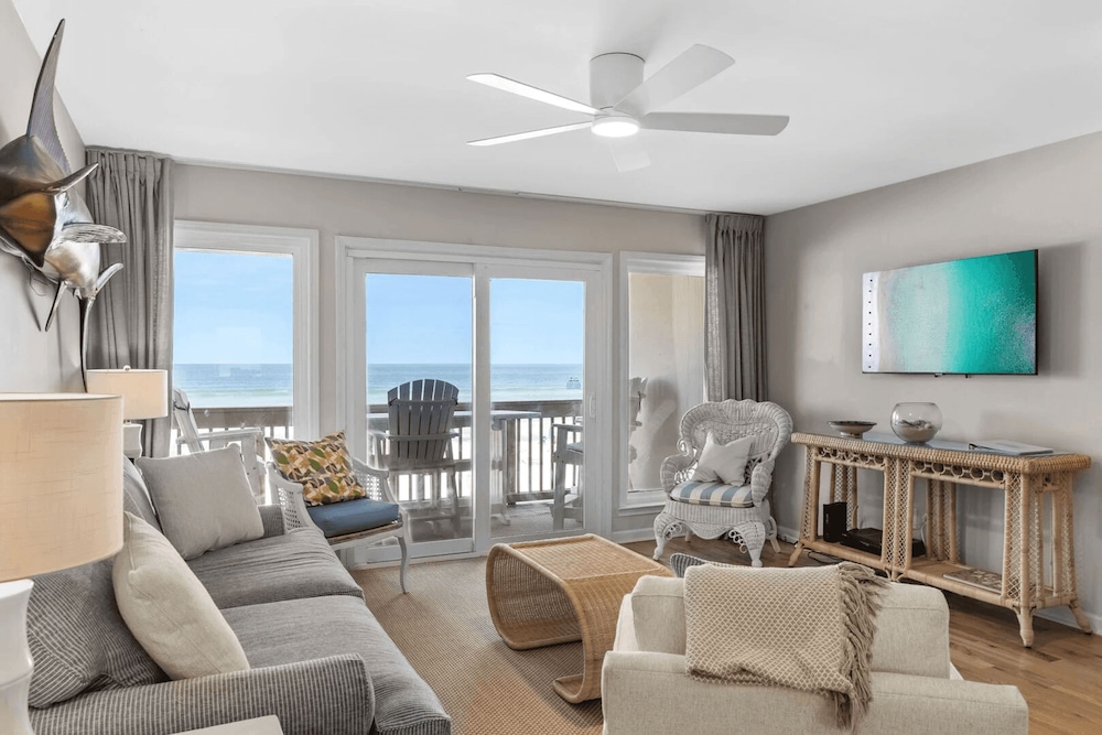 Blue Marlin by Avantstay Beachfront w Views Pool Access Beach Chairs