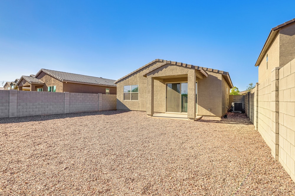 4 Mi to South Mountain Park: Phoenix Area Home