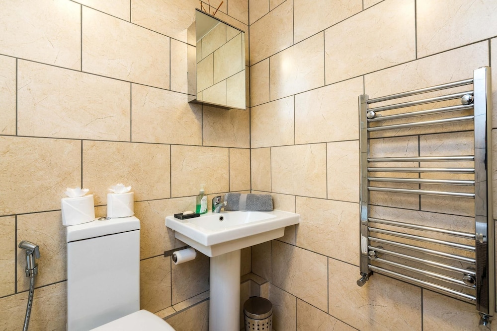 Luxury Islington Apartment with Balcony