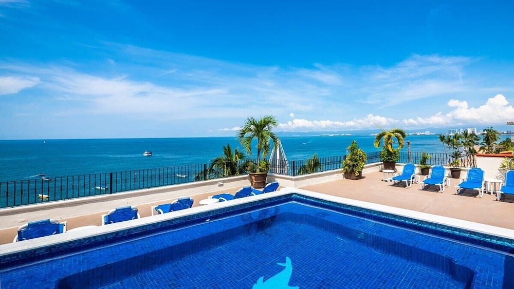 Cozy 2BR King Beds - Rooftop Pool - Fast Wifi