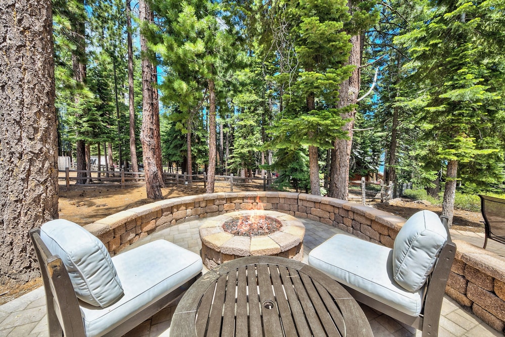 Central Clean Home with Hot Tub Near Ski view 4