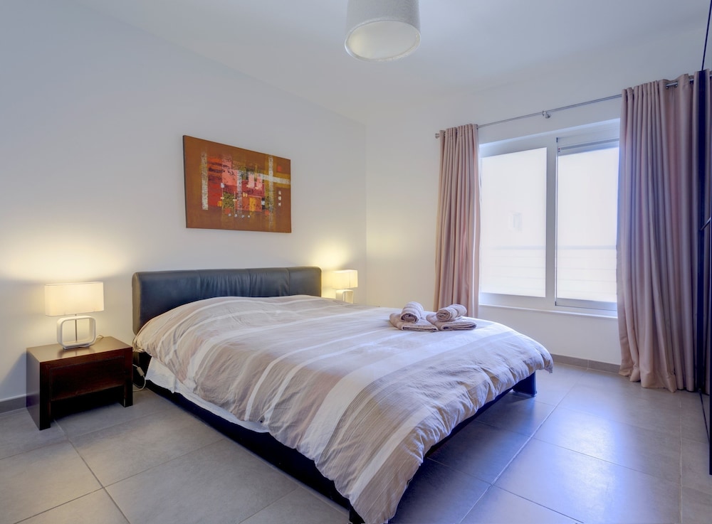 Seafront Lux Fort Cambridge wt Pool view 5