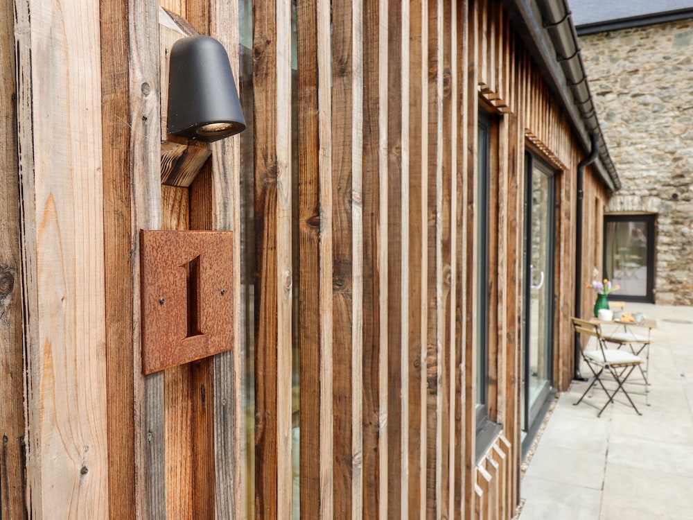 1 Caddaford Barns