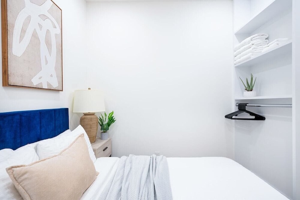 48 Midtown West Apt