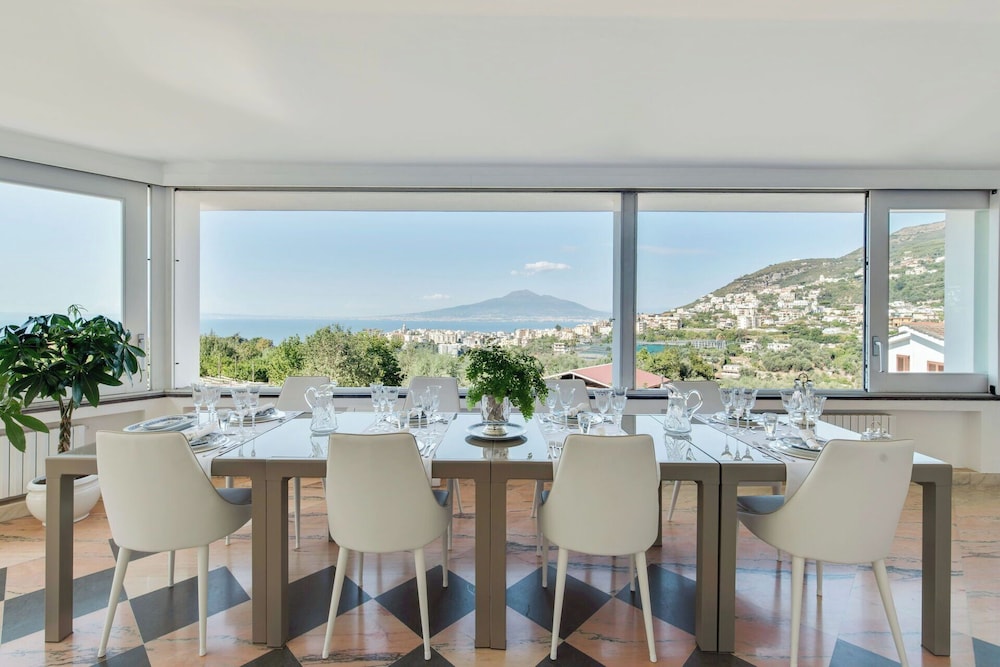Luxury Levaina Villa, Sleeps 8 on the Amalfi Coast