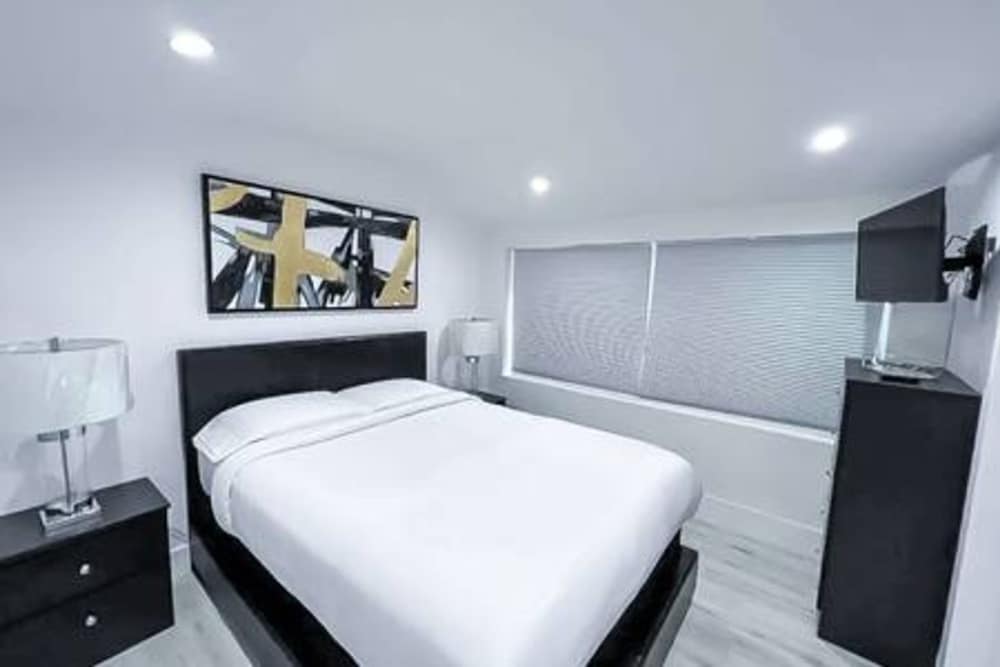 Modern Lux Home 3BR 2BA With Heated Pool