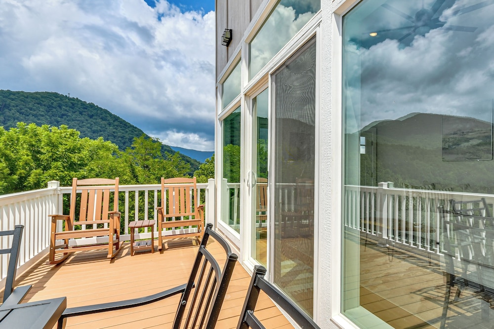 Hike & Ski: Mtn-view Retreat in Maggie Valley!