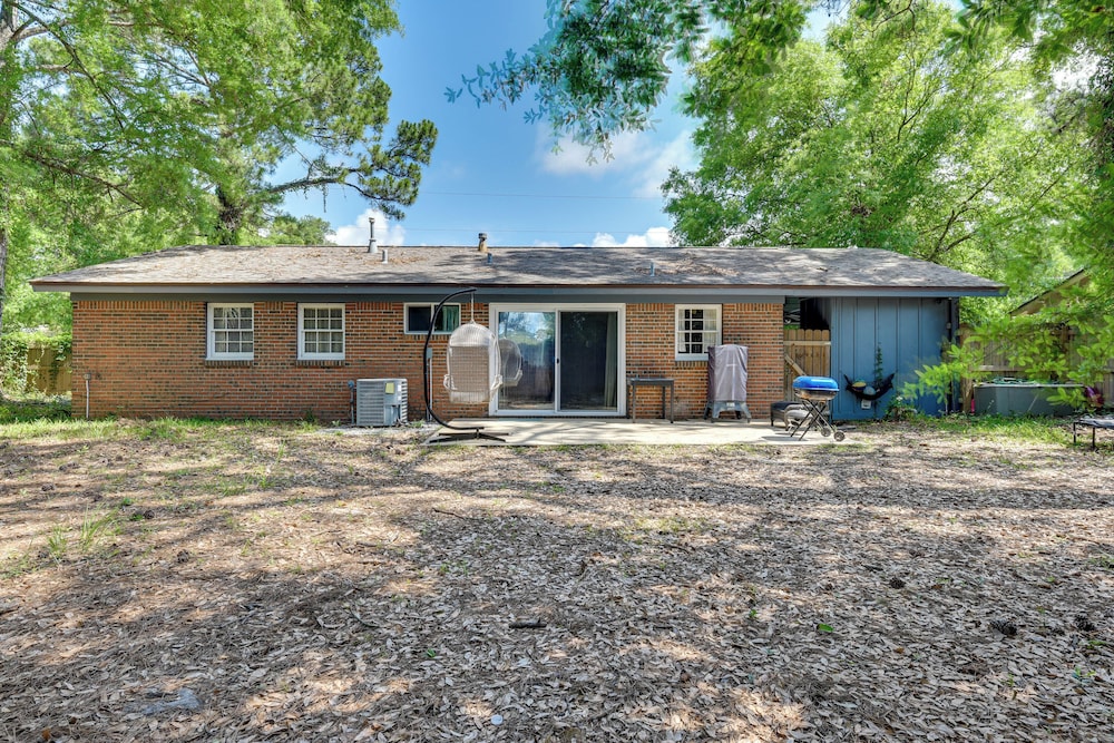 2 Mi to Beach, Near Airport: Heart of Fort Walton
