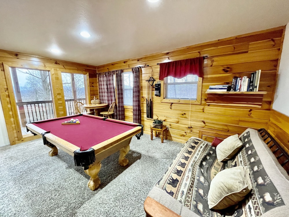 Picture Perfect 2 Bedroom Cabin by RedAwning - Property Image 9