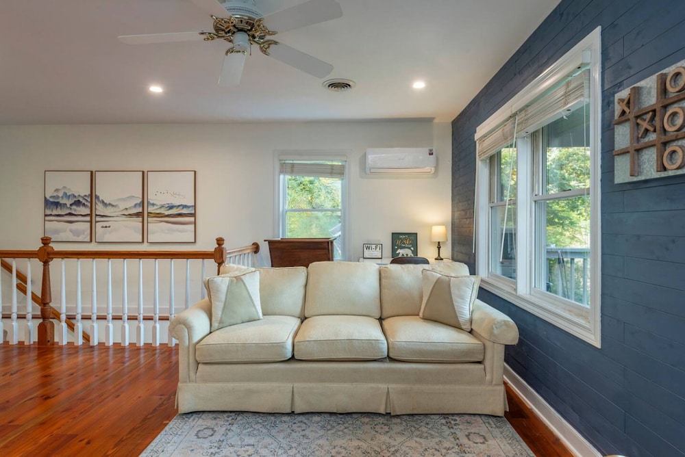 Riverfront Sanctuary Your Mountain Getaway