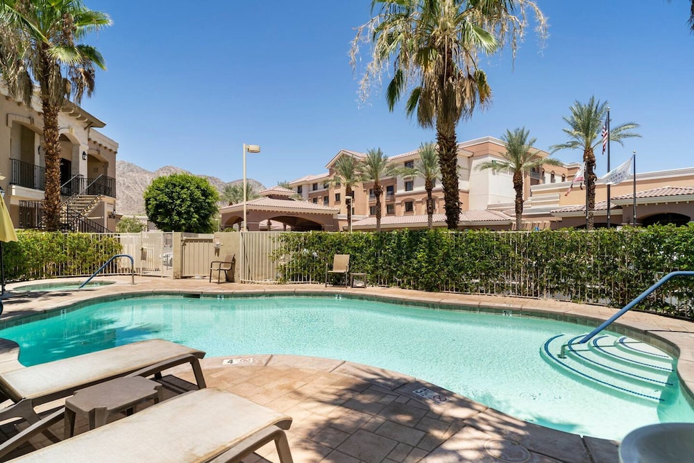 Designer Desert Condo Pool Hot Tub Dogs Welcome