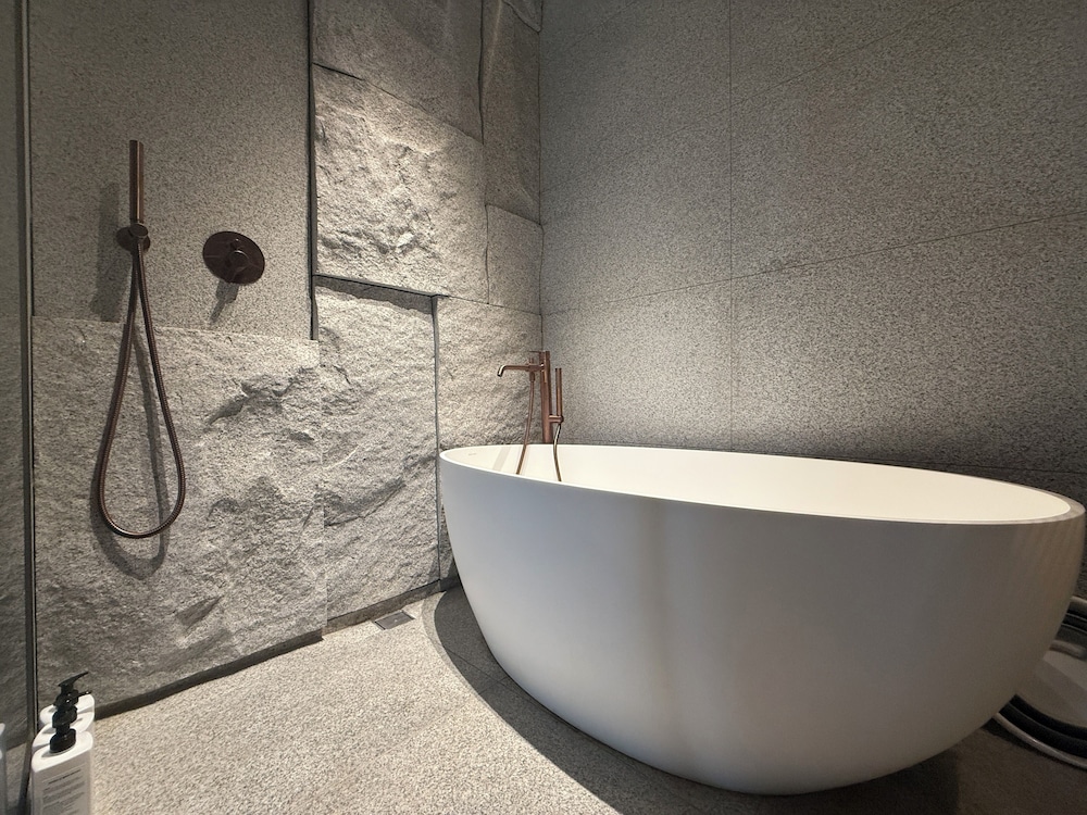 Caelum Black Gangnam Luxury Apt