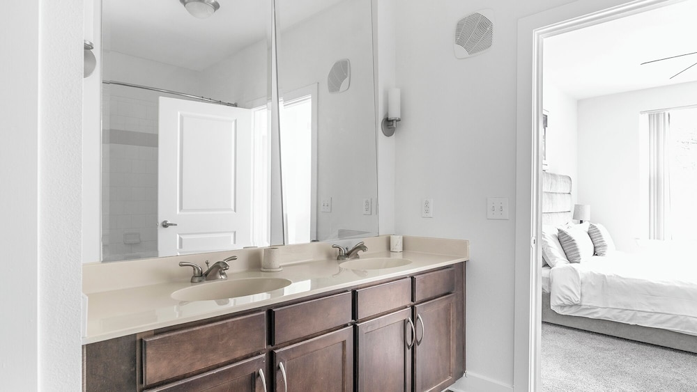 Landing Apartments - North Dallas