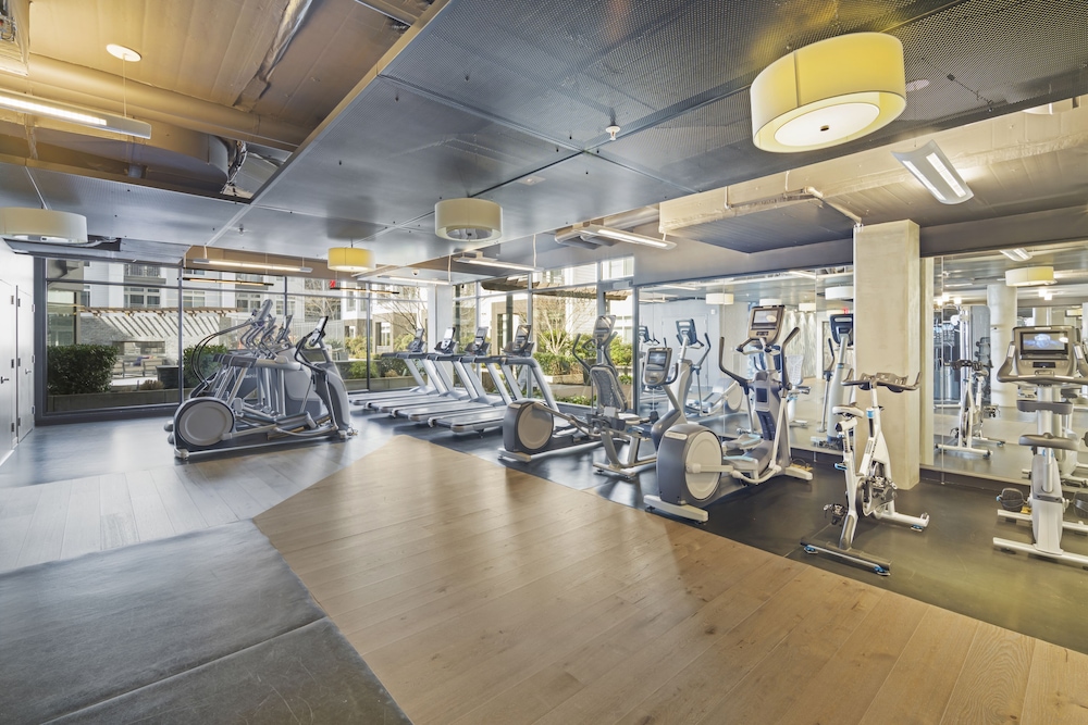 Global Luxury Suites at Reston - Property Image 5
