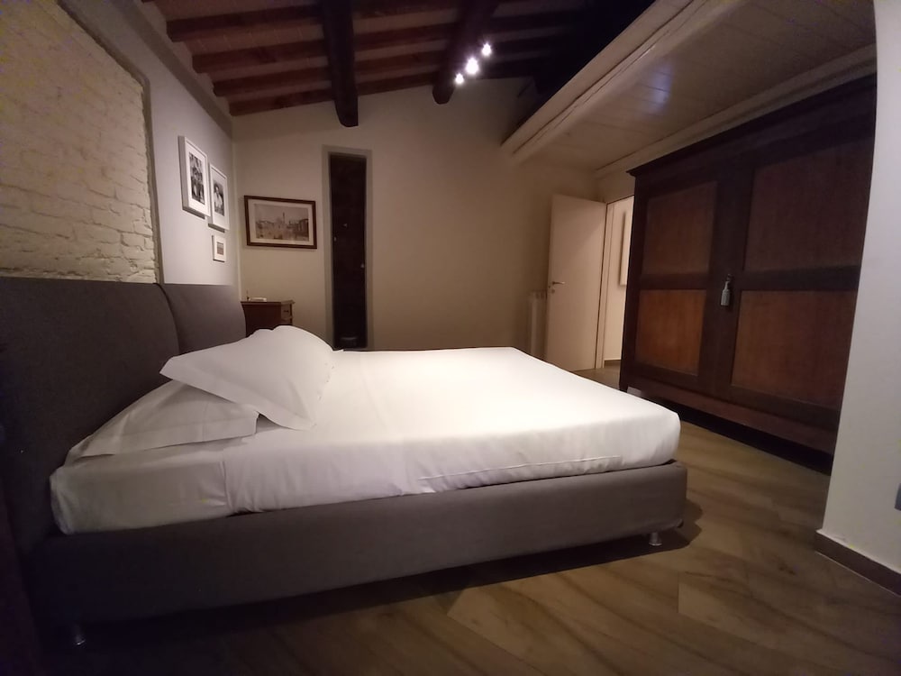 Leone in Firenze With 1 Bedrooms and 1 Bathrooms
