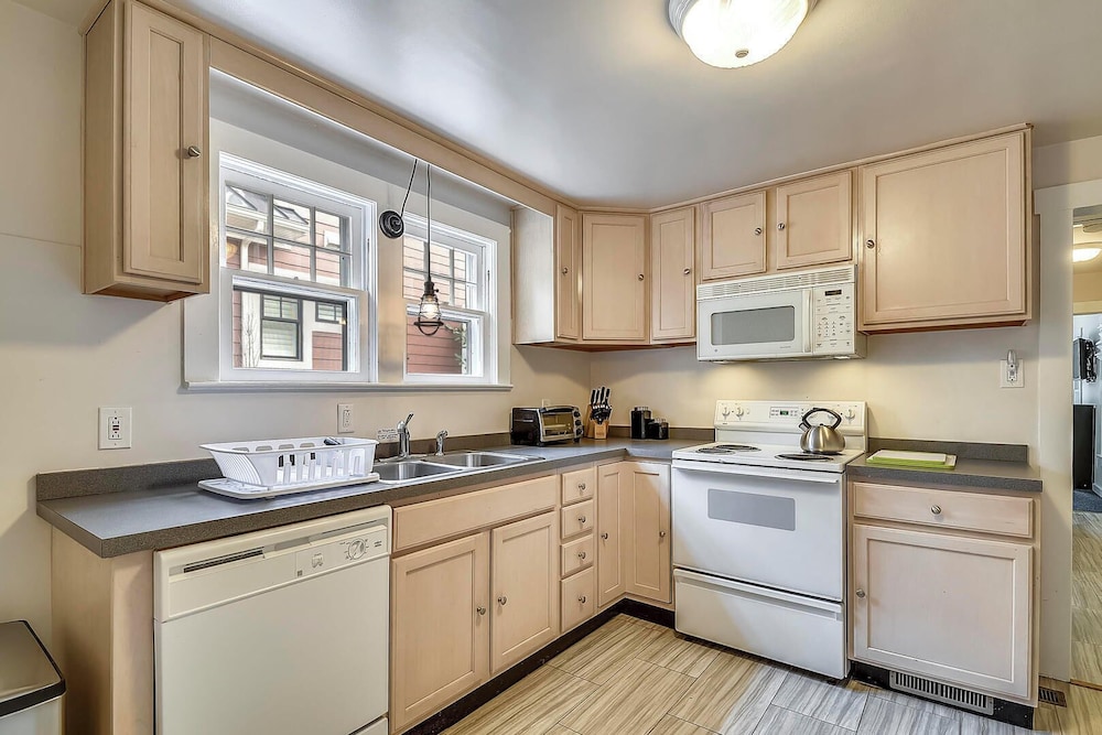 Laurel Street 108