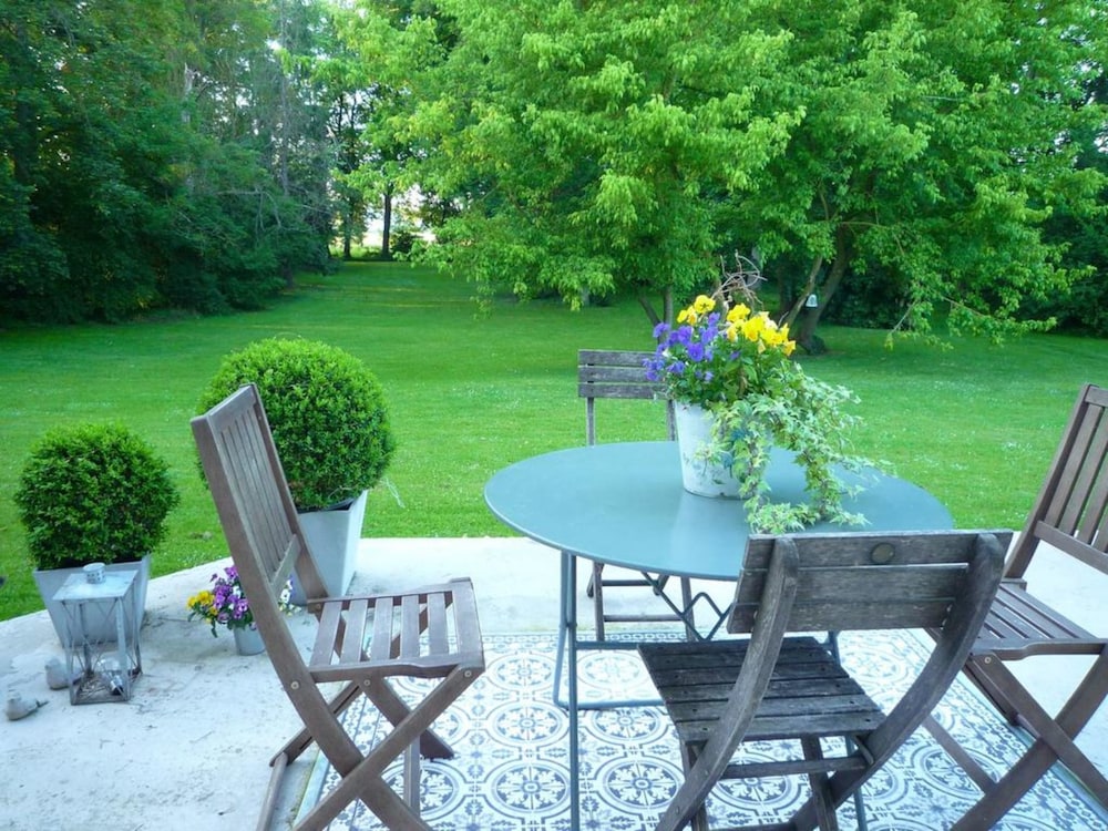Le Chateau de Plessier-Rozainvillers view 3