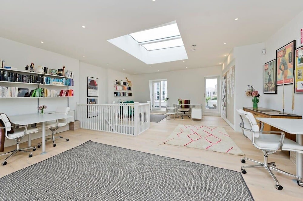 Gorgeous & Grand 5 Bed House, Holland Park