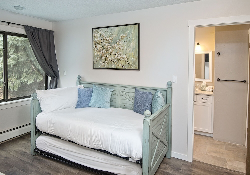 Breakaway West #212 2 Bedroom Condo by RedAwning view 2