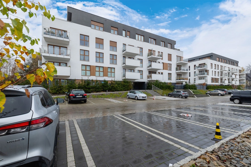 Stylish Apartment Bażantów by Renters view 2